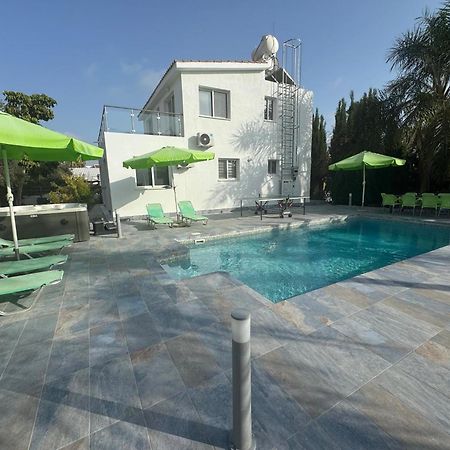 Villa Coralia Gardens 1Km From Coral Bay Beach エクステリア 写真