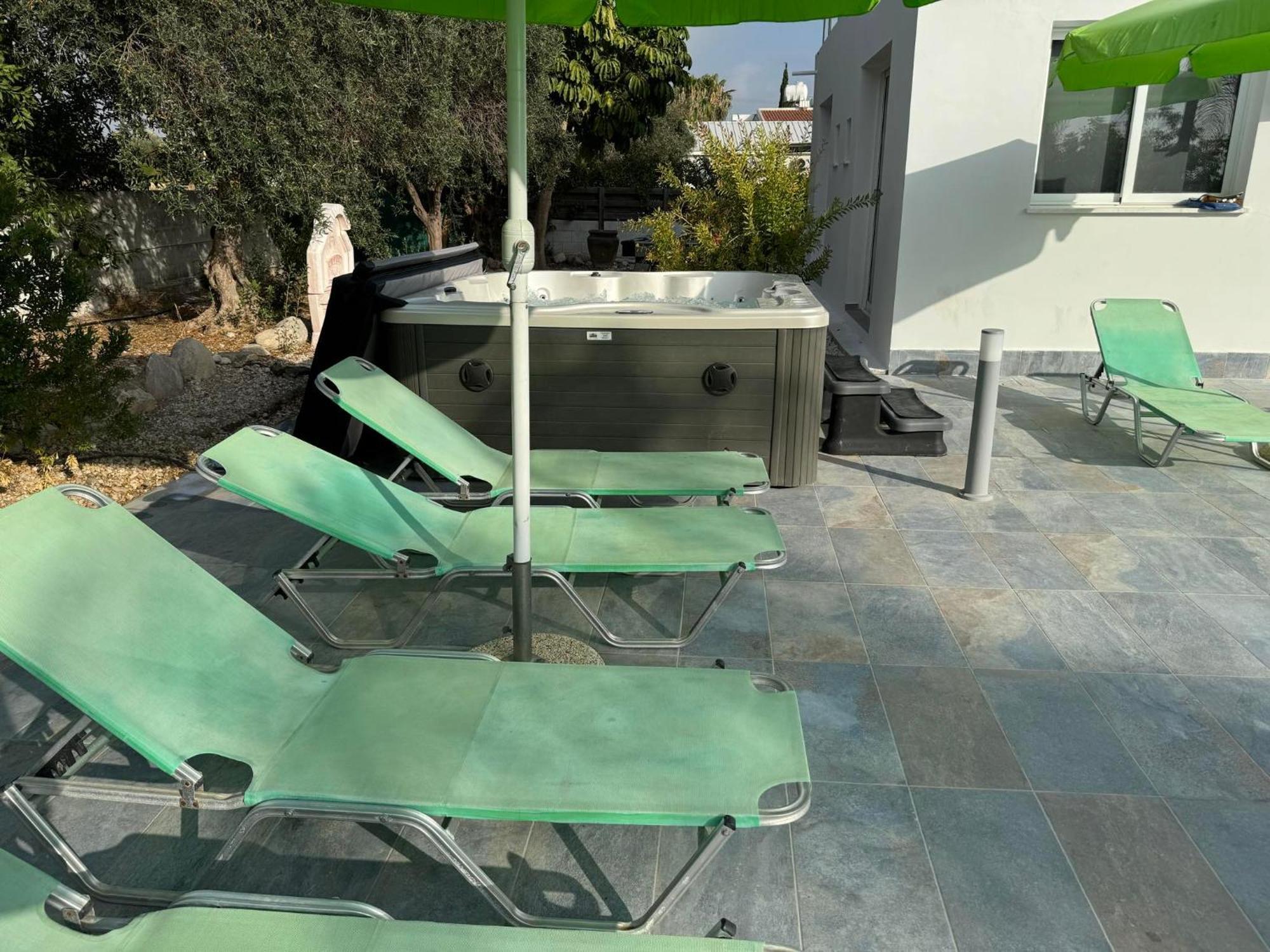 Villa Coralia Gardens 1Km From Coral Bay Beach エクステリア 写真